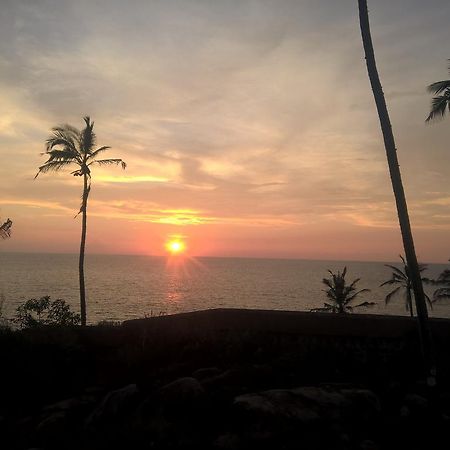 Hotel Seaweed Kovalam Esterno foto